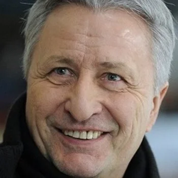 Александр Якушев