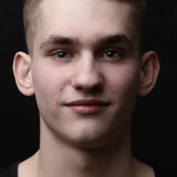 Андрей Максимов