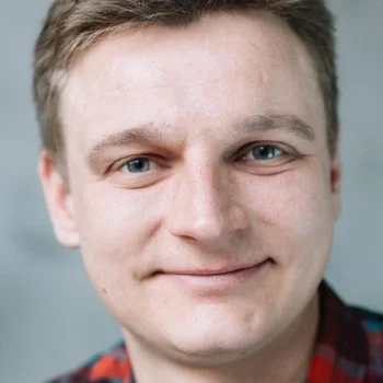 Денис Елисеев