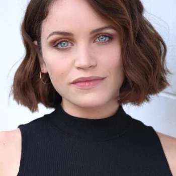 Lindsay Pearce