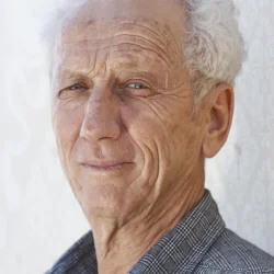 מוני מושונוב