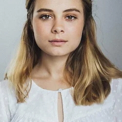 Афина Стрэйтс