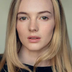 Алана Блур