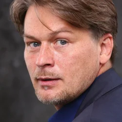Александр Петров