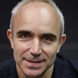 Алексис Лэтэм