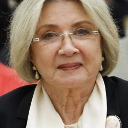 Алла Демидова