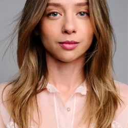 Анна Лори
