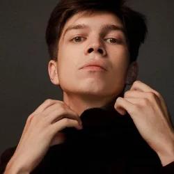 Антон Шеломенцев