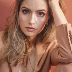 Asta Paredes