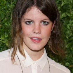 Carlotta Cosials