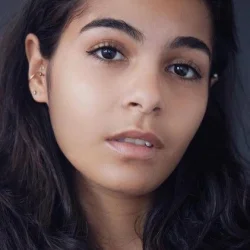 Cynthia Oliveira Souza