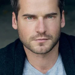 David de Lautour