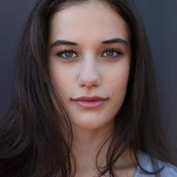 Элла Траволта
