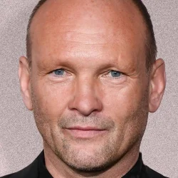 Эндрю Говард