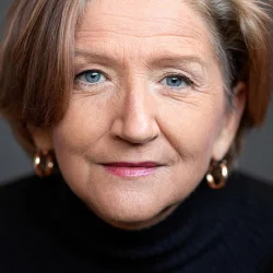 Fiona Stewart