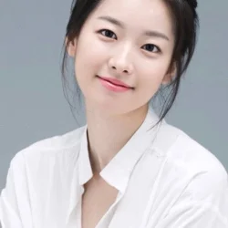 Lee Shi-a