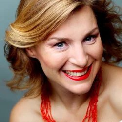 Lenka Krobotová