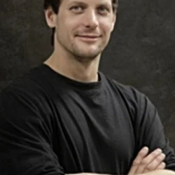 Levente Lezsák