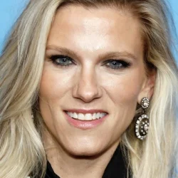 Lindsay Shookus