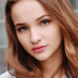 Лиза Викари