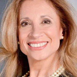 Loreto Valenzuela