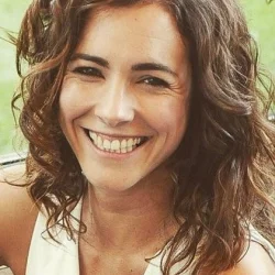 María Cotiello