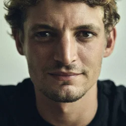 Niels Schneider