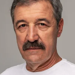 Низам Намидар