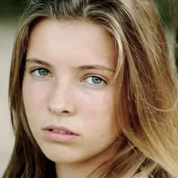Nova-Louna Castano
