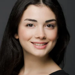 Özge Yağız
