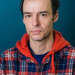 Пол Хилтон