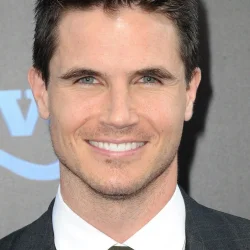 Робби Амелл