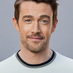 Robert Buckley