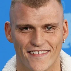 Себастьян Булл Сарнинг
