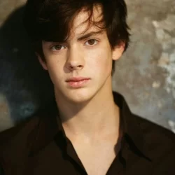Skandar Keynes