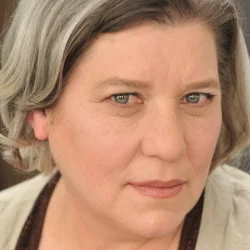 Tanja Dixon-Warren