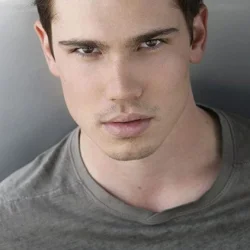 Tanner Novlan
