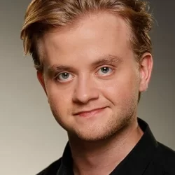 Vitalii Azhnov