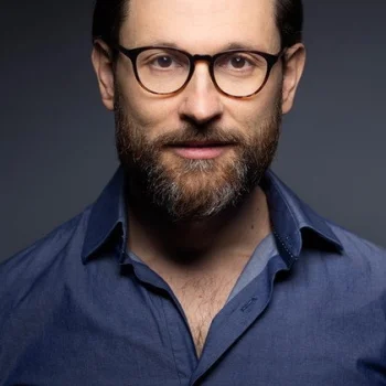 Yalin Ozucelik